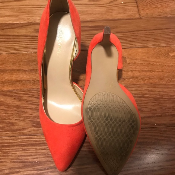 Orange semi pointy suede mini heel shoe. - Picture 3 of 3